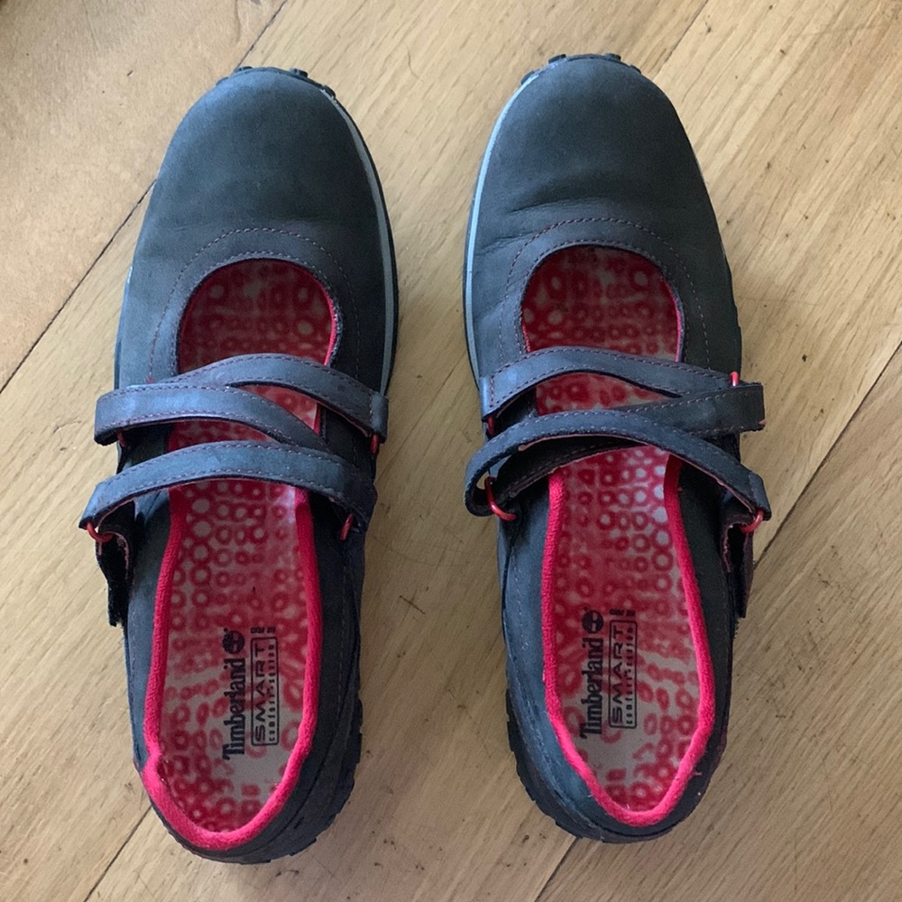 Timberland women’s sneaker shoe with straps